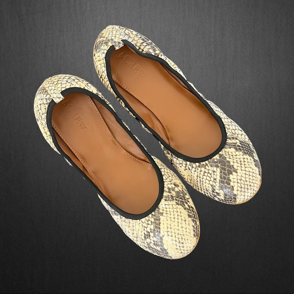 💚 GUC💚 J. CREW Snakeskin Round Toe Flats
